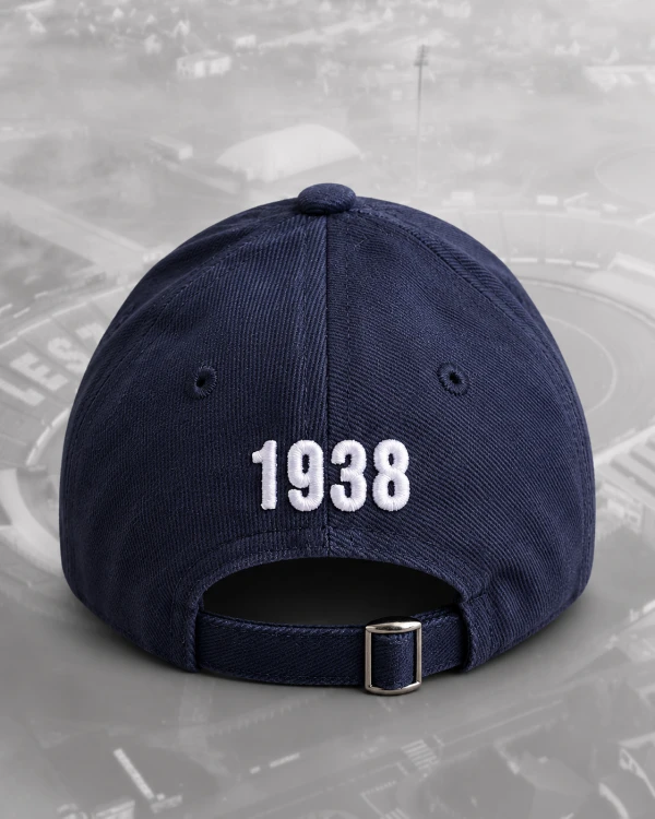 Granatowa czapka z haftem 1938.png